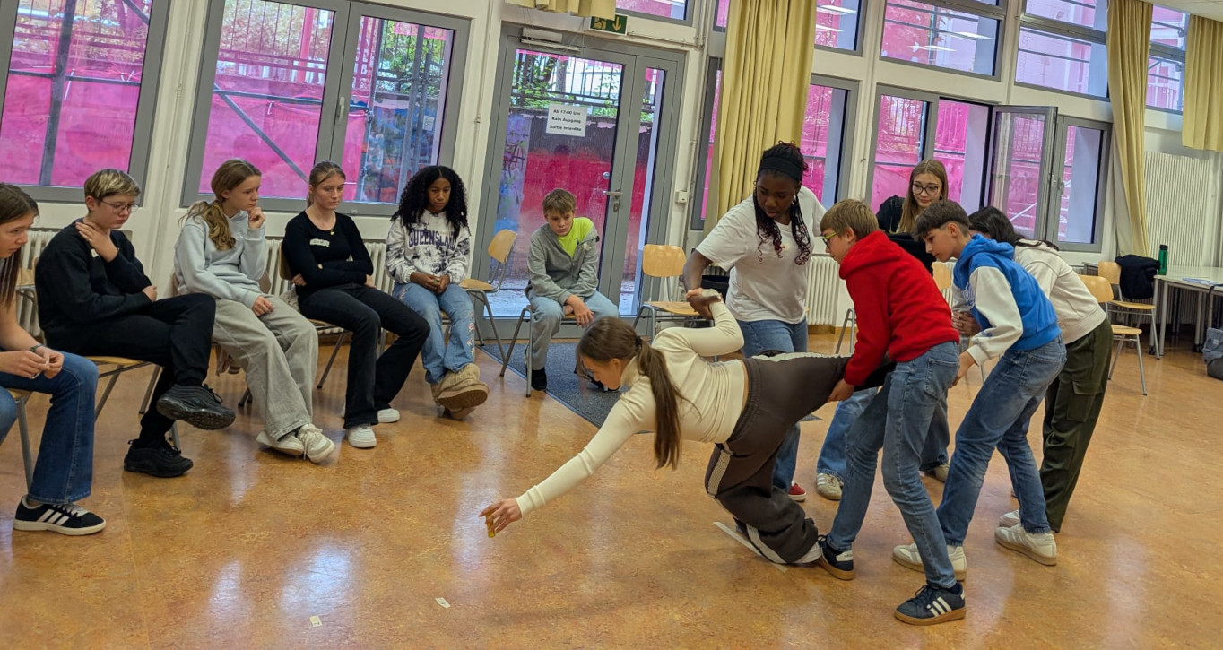 Ensemble, on va plus loin ! Les classes de 8 relèvent le défi de la coopération.