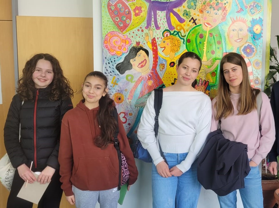 Schuman-Austausch: Herzlich willkommen, Amy, Leano, Lilou, Stella und Manon!