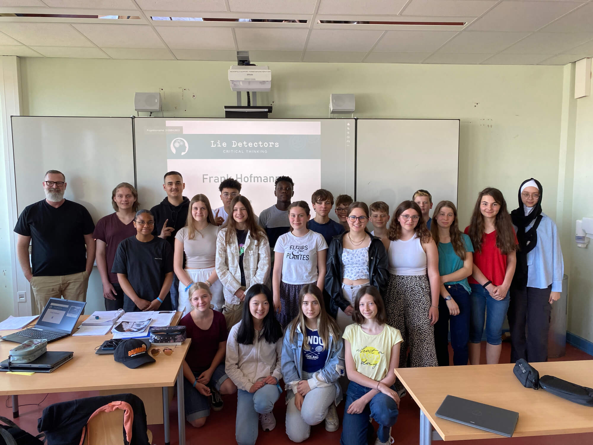 Unterrichtsbesuch mit den “Lie Detectors” in der Klasse 8S2 - Deutsch ...