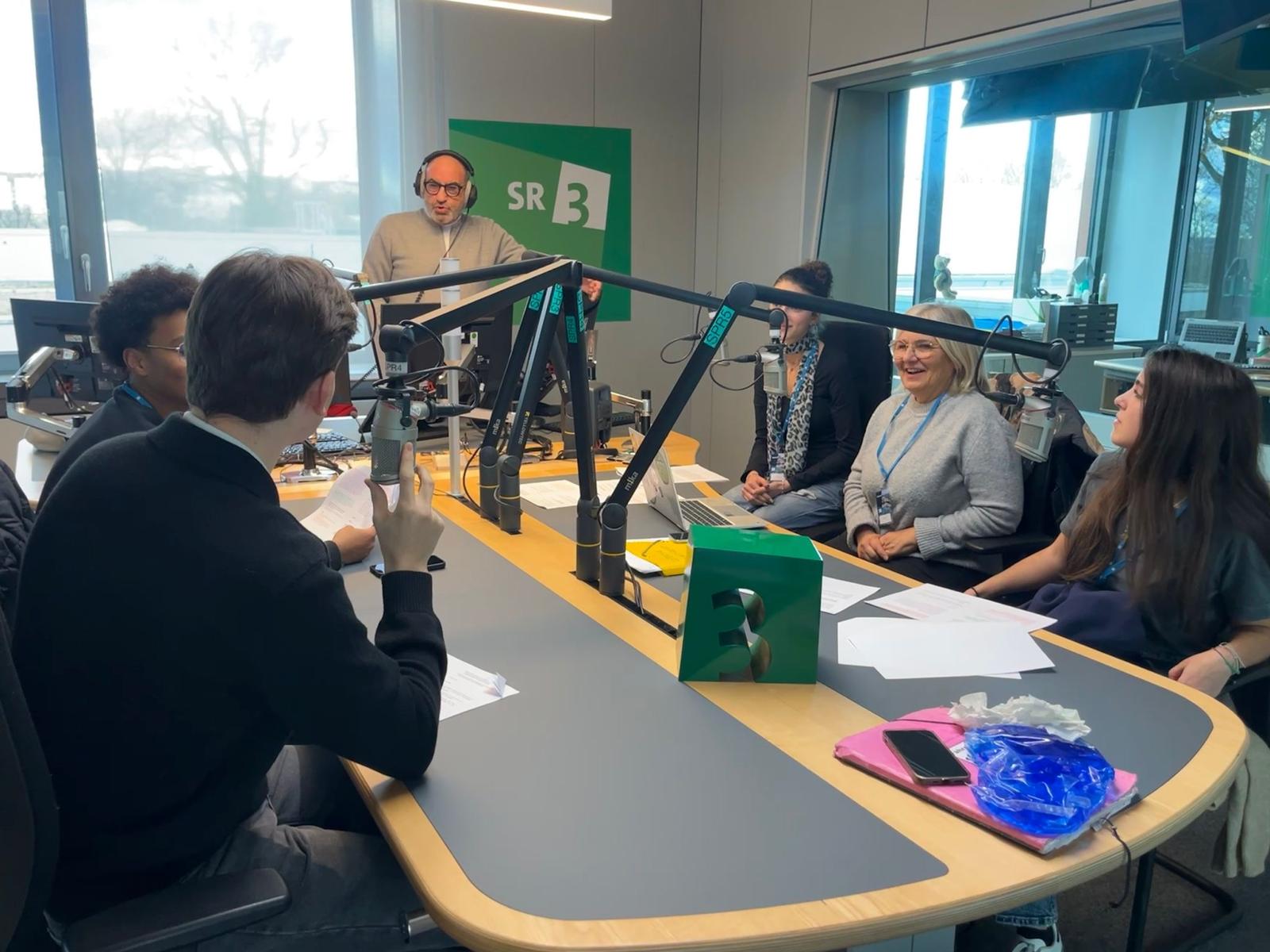 Italienisch-Lernende des DFG zu Gast in SR-Sendung