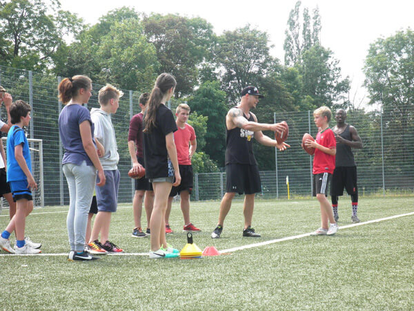 Premier entrainement avec des joueurs de football américain professionnels