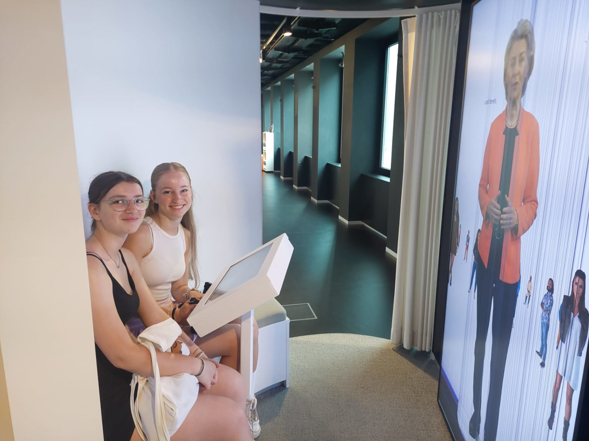 1ère students bravely defying the heatwave in Brussels