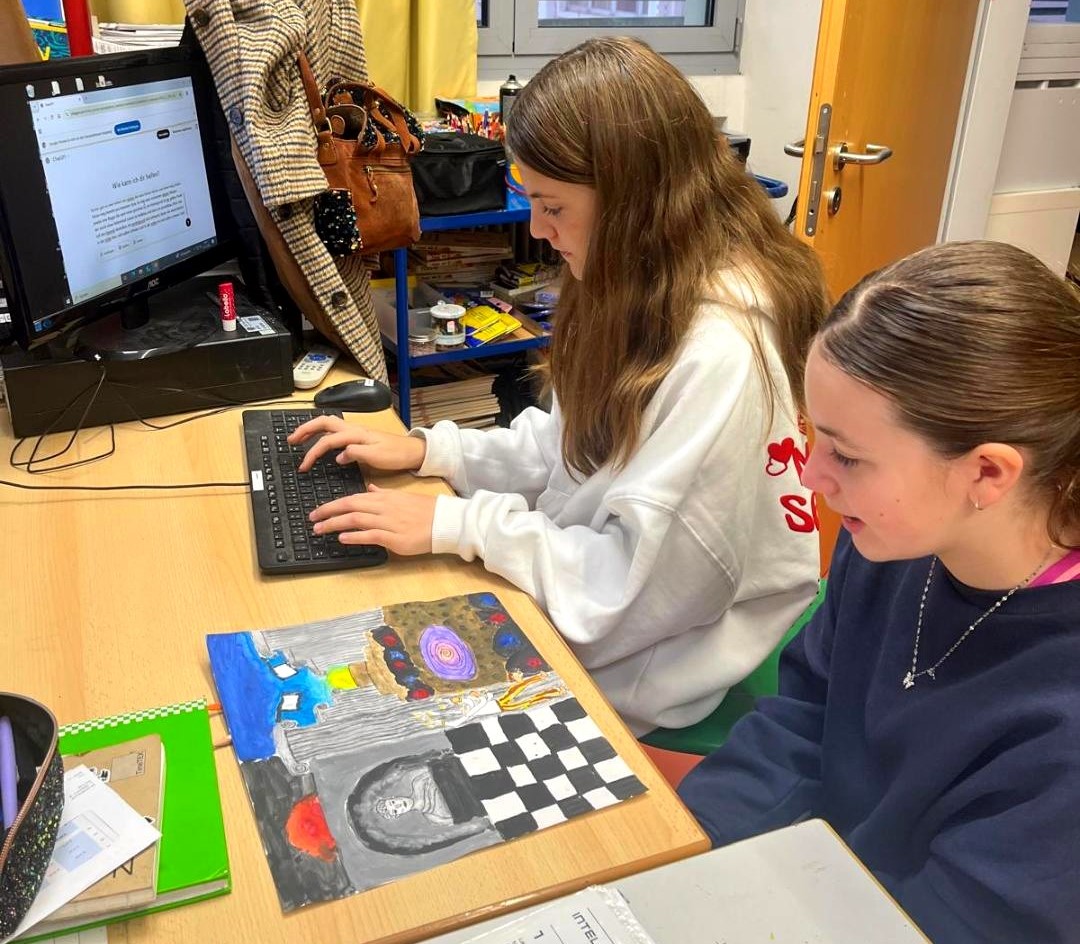 Verschmelzung von Kunst und Technologie: Klassen 7 experimentieren mit KI