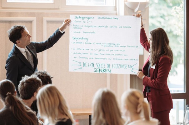 Ein unvergessliches Erlebnis: DFG-Schüler:innen des wirtschafts- und sozialwissenschaftlichen Zweigs entdecken die Welt der Zentralbanken