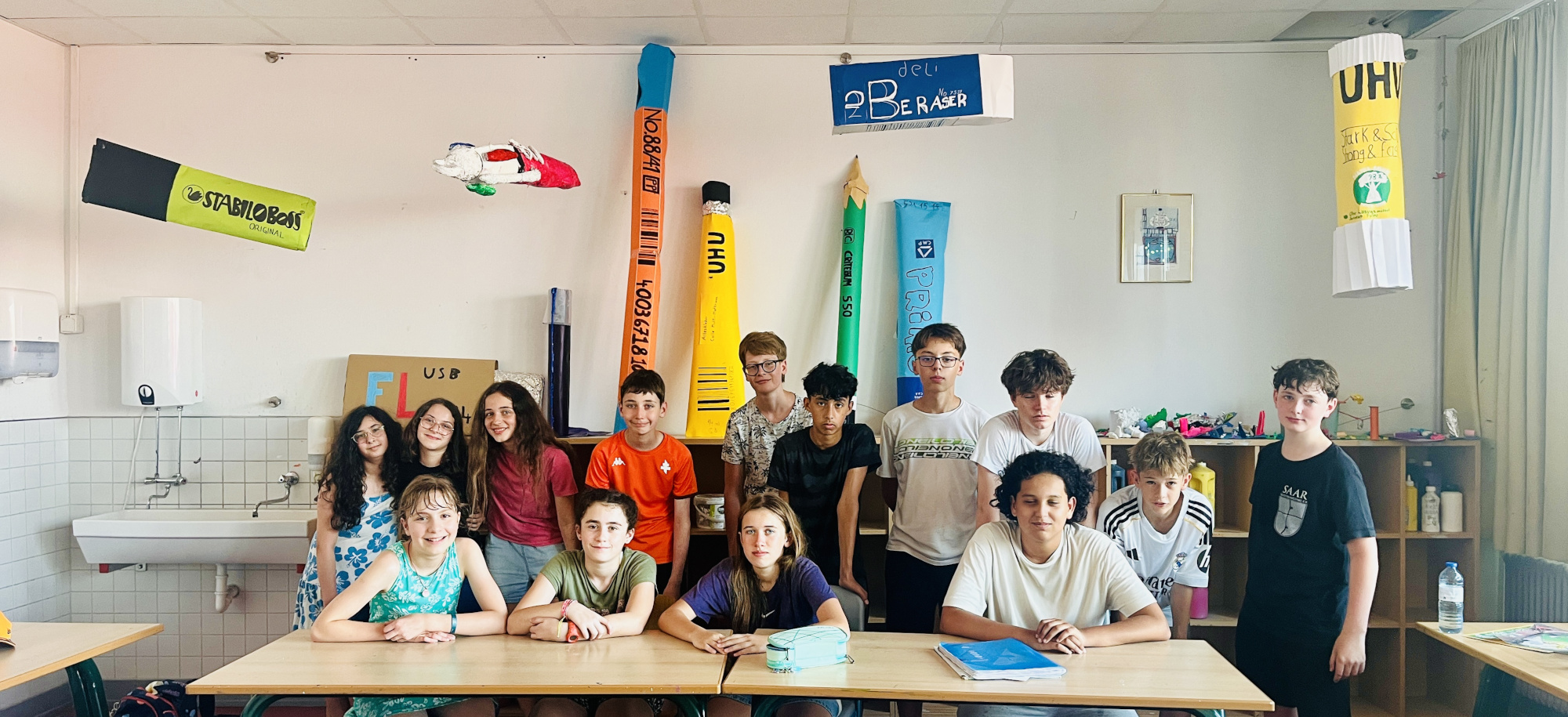 XXL-Skulpturen aus Papier: Eine Hommage an Claes Oldenburg von der Klasse 5.3