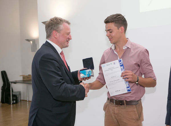 Le prix des bacheliers Pierre de Courbertin 2012 décerné à Alexander Vièl